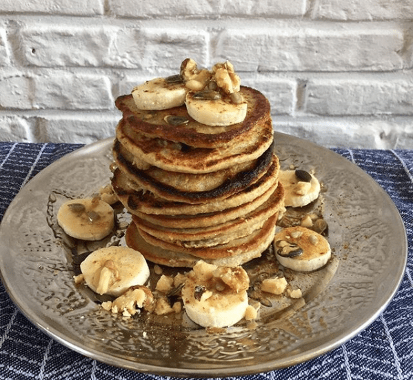 Recette pancakes américains à la banane et aux flocons d'avoine Recette pancakes américains à la banane et aux flocons d'avoine